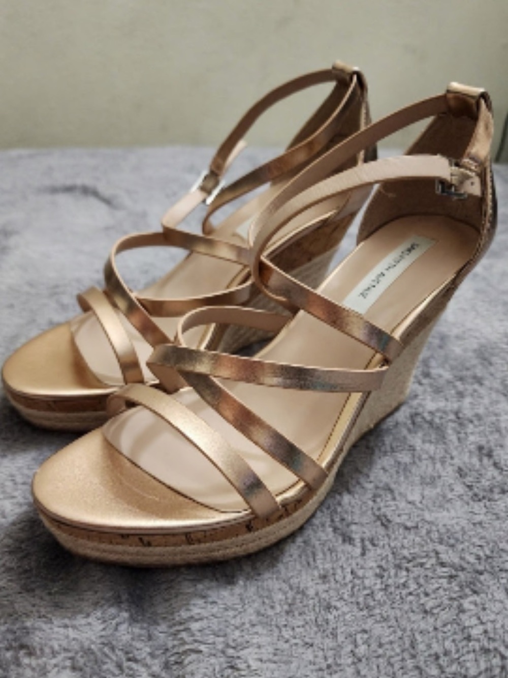 Saks Gold Strappy Ankle-Wrap Metallic Espadrille Platform Wedge Sandals 7.5